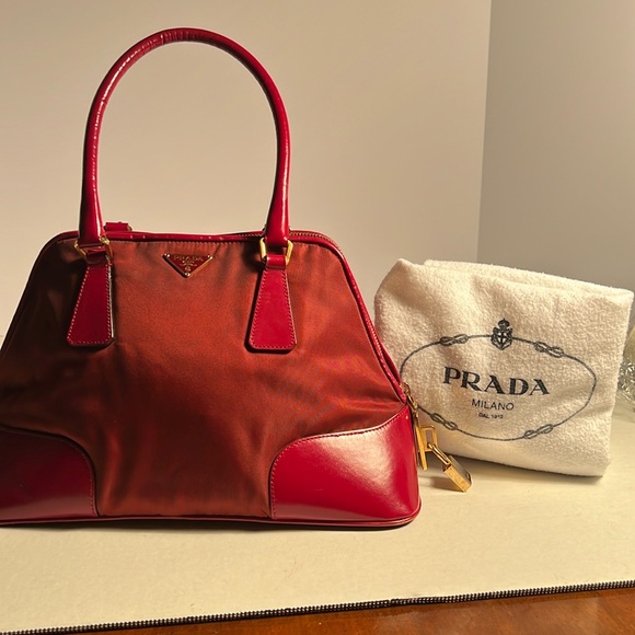 Valentine’s Day special
Prada Borsa a Mano Canapa Cinghiale Cognac Tote - - Picture 14 of 16